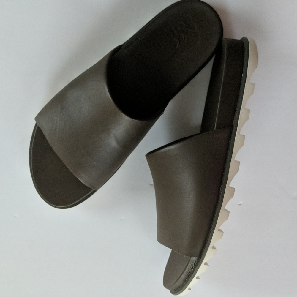 NWT Sorel Roaming Deacon Slides